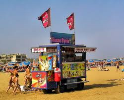 Foto di un carretto ambulante sulla spiaggia